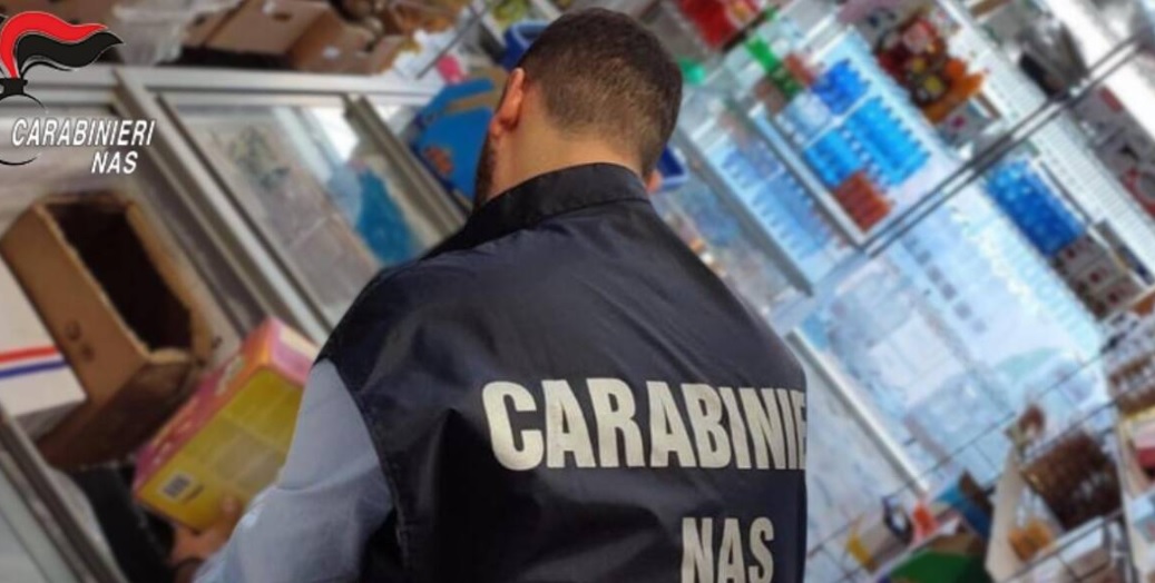 Torino – Topi morti nel magazzino delle derrate alimentari: i Nas chiudono supermercato in zona sud