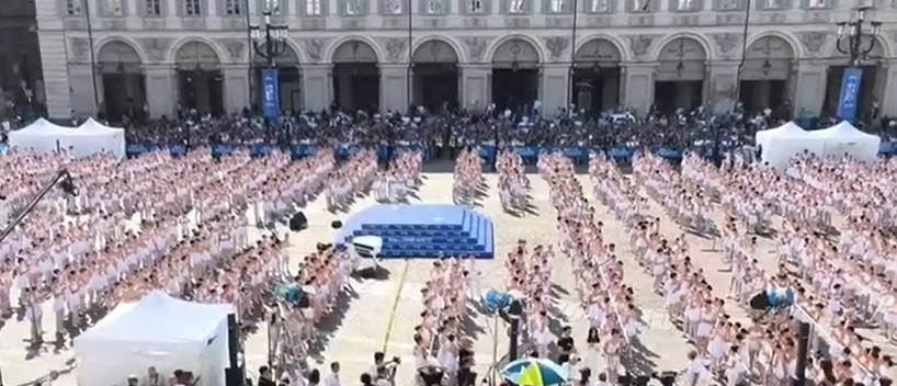 A Torino la lezione di ballo più grande del mondo – In migliaia per Roberto Bolle: piazza San Carlo si è trasformata in un enorme palcoscenico