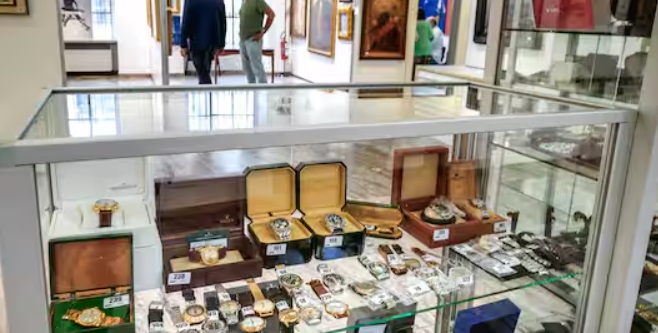 Torino – Colpo degno di Lupin: in 4 minuti rubano gioielli per un milione di euro. Svaligiata Casa d’aste
