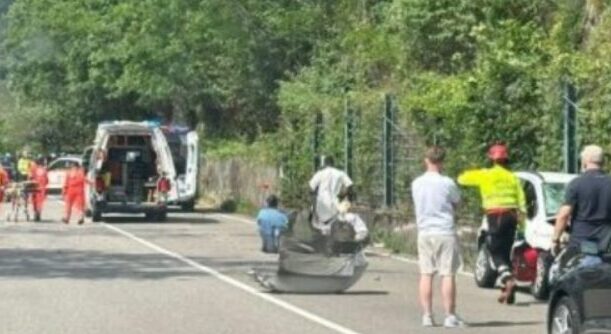 Lombardia – Terribile dramma sul Lago Maggiore: auto sbanda e travolge 3 giovanissimi. Ragazza di 17 anni muore