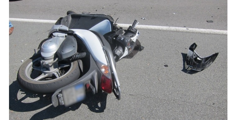 Follia a Milano – Travolge uno scooter, scappa e investe un pedone: arrestato il pirata della strada ubriaco