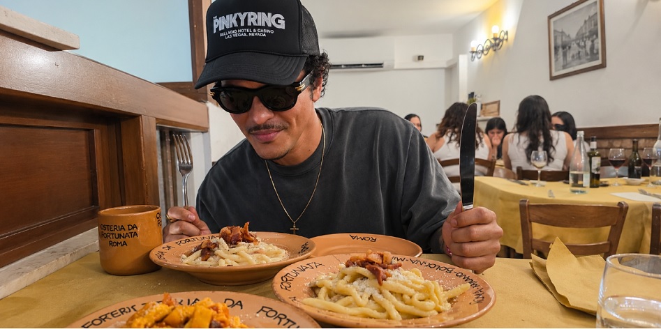 Milano – Sorpresa all’Osteria: a pranzo arriva la star internazionale Bruno Mars  “Ho fatto il pieno di energie”