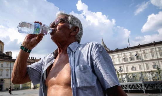 A Torino il tasso di mortalità per il grande caldo segna +3% tra gli over 65 – E’ la città più colpita in Italia: i dati sempre più allarmanti