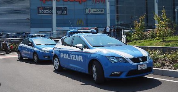Milano- Allarme bomba in sei centri commerciali della città: “Voglio molte vittime, salterete in aria”. Evacuati migliaia di clienti
