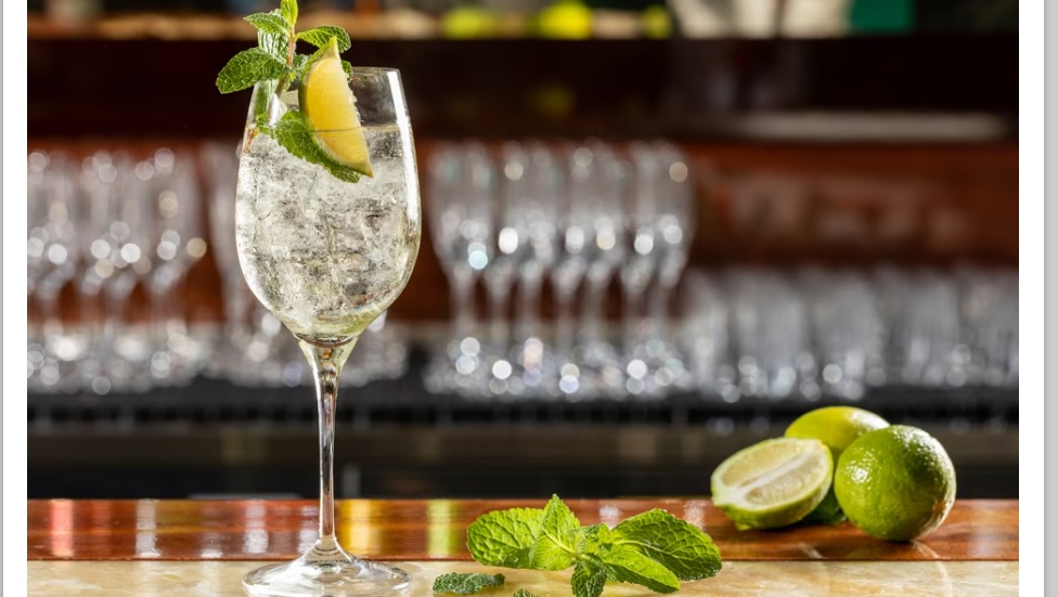 E’ boom dell’ ‘Hugo Spritz’, dall’Europa agli USA. E ora il regno del Campari e di Aperol è a rischio