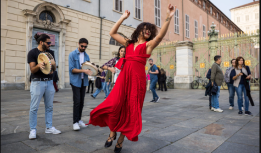 Torino pronta a ballare – Il centro si trasforma in un palco: al via la nuova edizione di ‘BallaTorino Social Dance’- L’Evento