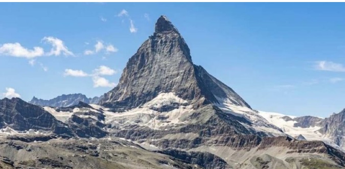 Il Cervino completamente senza neve – L’immagine drammatica del caldo estremo in Europa. Impressionante il confronto con il passato