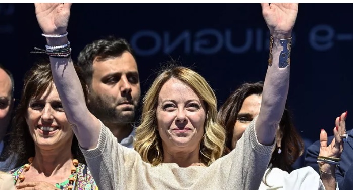 Il ‘Melonellum’ è Legge. E scoppia lo scontro: “Meloni ha nostalgia del Ventennio”. La replica: “Ora il popolo è sovrano”. Cosa cambia
