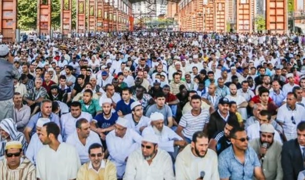 Torino – C’è il permesso di costruire la moschea in città. “Accoglierà mille fedeli”: ecco dove (e il progetto)