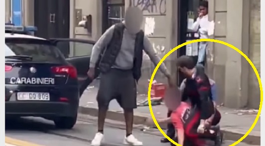 Torino – Caos in via Vanchiglia: lite fra ragazzi in strada, arrivano i Carabinieri. Tram bloccato